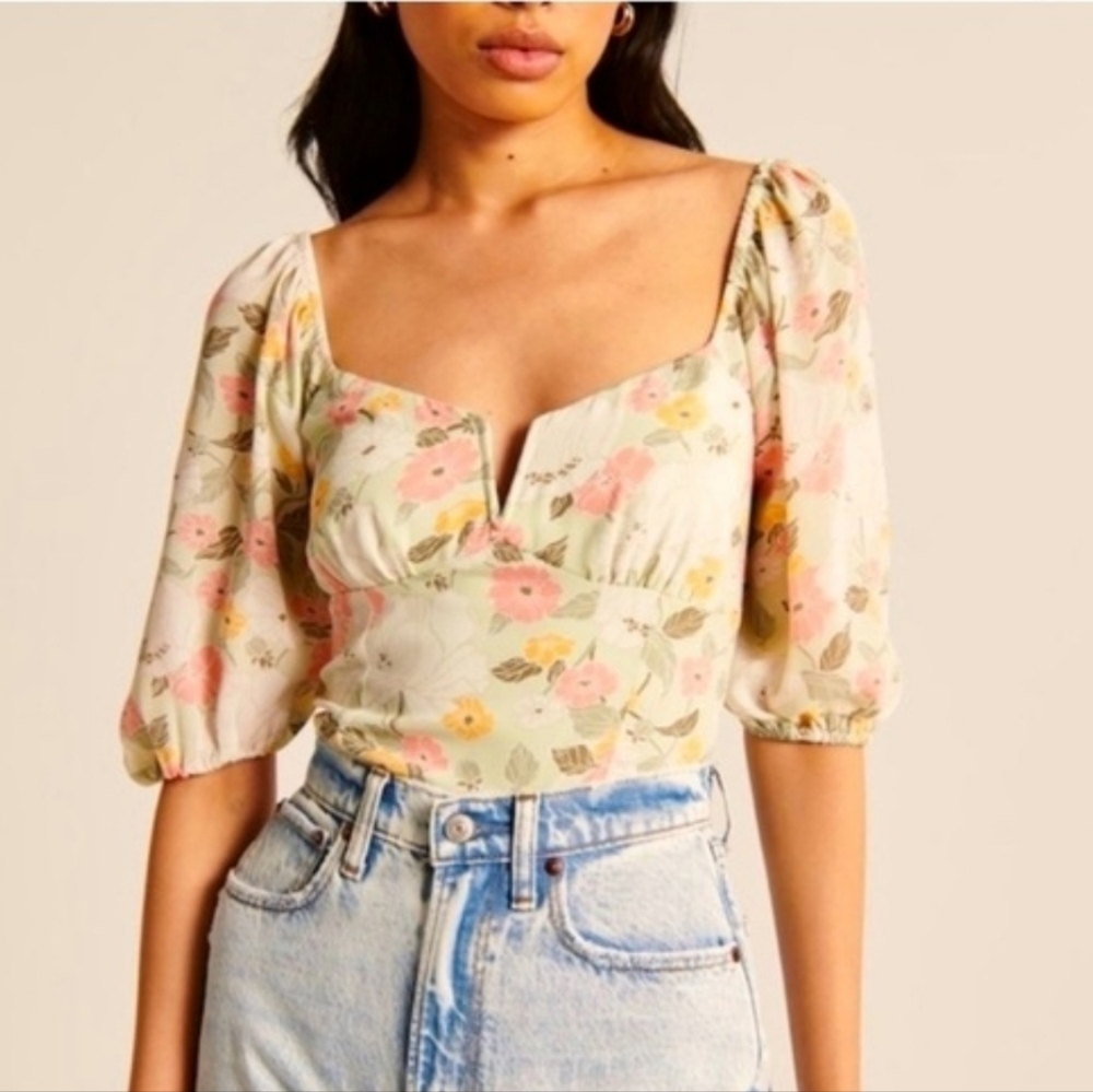 Abercrombie & Fitch Floral Crop Top in Cream and Pink - Picture 1 of 13